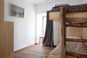 Katil dua tingkat atau katil-katil dua tingkat dalam bilik di Nidi di rondine 1