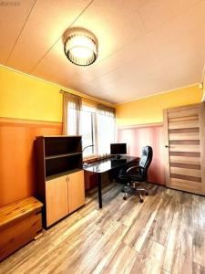an office with a desk and a chair in a room at Rentida luxuslik maja. in Tallinn