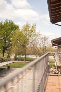 Balkón nebo terasa v ubytování Fenil Conter Cottage & Suite