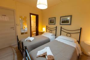 Ένα ή περισσότερα κρεβάτια σε δωμάτιο στο IL Borgo Ristorante Pizzeria Camere