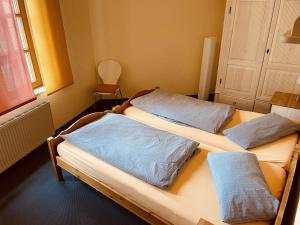 Postel nebo postele na pokoji v ubytování Zum Alten Krug