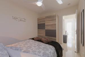 Postel nebo postele na pokoji v ubytování Stunning Apartment within Villa Nr Los Cristianos + 16 fotografií