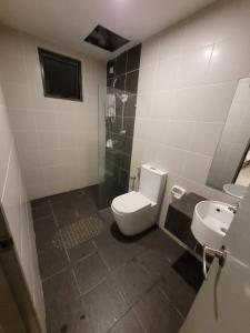 a bathroom with a toilet and a sink at MHA 15 SUlTE EVO SOHO BANDAR BARU BANGI FREE NETFLIX AND WIFI in Bandar Baru Bangi