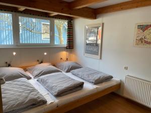 Postel nebo postele na pokoji v ubytování Austernfischer Prerow - Schönes Ferienhaus in Toplage mit großem Garten für Familie und Freunde