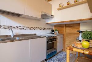 A kitchen or kitchenette at Vicoletto by PortofinoHomes