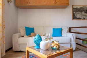 A seating area at Vicoletto by PortofinoHomes