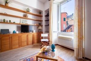A television and/or entertainment centre at Vicoletto by PortofinoHomes
