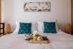 A bed or beds in a room at Vicoletto by PortofinoHomes