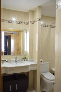A bathroom at Marina del Este