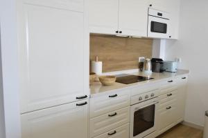 A kitchen or kitchenette at Marina del Este