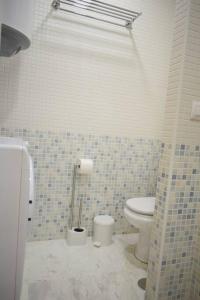 A bathroom at Marina del Este