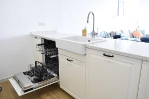 A kitchen or kitchenette at Marina del Este