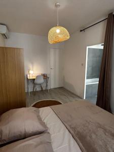 Postel nebo postele na pokoji v ubytování Spacious and central apartment with terrace