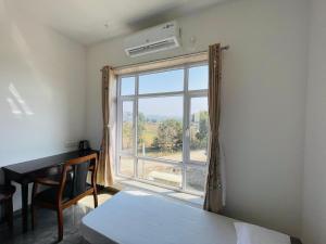 Vasant Vihar Resort客房内的一张或多张床位