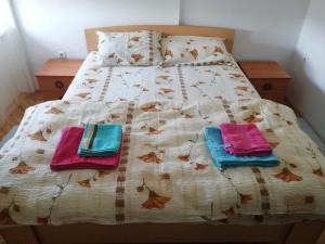 a bed with two towels and two pillows on it at STE-FI APARTMANS in Gostivar
