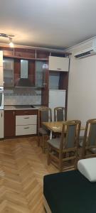 Η κουζίνα ή μικρή κουζίνα στο Apartman Stojanovic