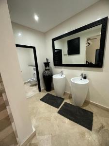 a bathroom with two sinks and a large mirror at vacances luxe in Marrakesh