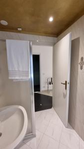 Koupelna v ubytování Albergo Ristorante Trieste Boves