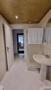 Koupelna v ubytování Albergo Ristorante Trieste Boves
