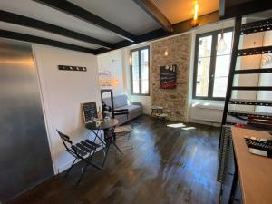 Posedenie v ubytovaní MAR1 - Studio loft avec couchage en mezzanine, centre ville