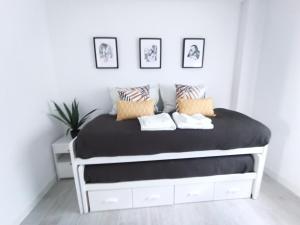 Posteľ alebo postele v izbe v ubytovaní Riviera del Sol , Casa Lola, Mijas Costa