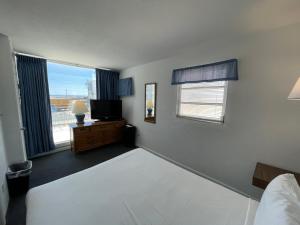 TV a/nebo společenská místnost v ubytování Bel Air Motel Wildwood Crest Beach