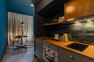 a kitchen with a counter top and a table at Regras 45 Building A by LovelyStay in Porto