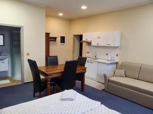 Kuchyň nebo kuchyňský kout v ubytování Hotel Koruna penzion + 23 fotografií
