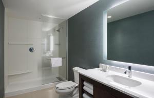Koupelna v ubytování Residence Inn by Marriott Calgary South