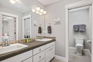 a bathroom with a sink and a toilet and a mirror at Waverly Place in Portland +26 photos
