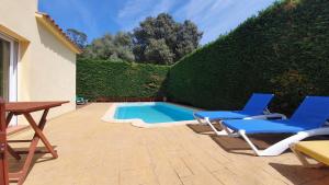 a patio with two chairs and a swimming pool at Villa Pals Carles Piscina in Pals