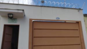 a brown garage door in front of a building at POUSADA ROSA BRANCA in Uberlândia