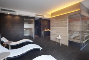 Postel nebo postele na pokoji v ubytování Fürstenfelder Hotel
