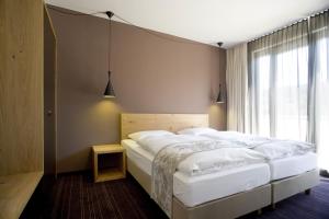 Postel nebo postele na pokoji v ubytování Fürstenfelder Hotel
