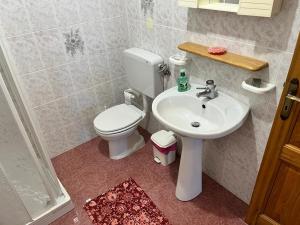 Koupelna v ubytování Villetta Annunziata, indipendente e panoramica nell' Isola di Lipari