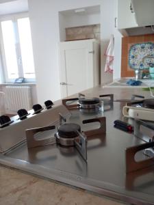 A kitchen or kitchenette at LA CONCHIGLIA - Sirolo Suite