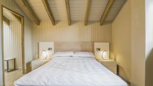 Posteľ alebo postele v izbe v ubytovaní TPA Apartamento en Bolvir para 5 personas Zona Com. y piscina