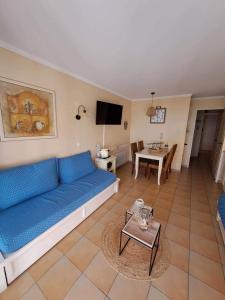 TV a/nebo společenská místnost v ubytování Les Restanques du Golfe de Saint-Tropez