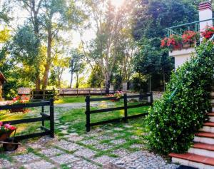 a garden with a black fence and flowers at Casa San Quirico Agnone in Agnone