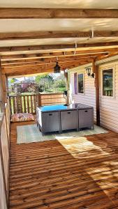 Bazén v ubytování Mobil home 6 personnes camping 4* Les Pins Maritimes nebo v jeho okolí + 10 fotografií