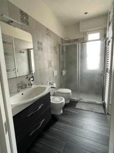 a bathroom with a shower and a sink and a toilet at La Filumena in Manduria