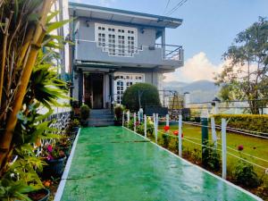 New Royal Mount Hotel陽台或露臺