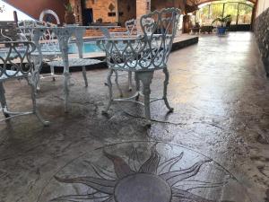 a table and chairs with a sun painted on the floor at HOTEL Y VILLAS CASA AZUL in Rincon de Guayabitos