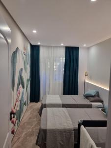 Postel nebo postele na pokoji v ubytování Luxury Blue Coast Seaside Retreat Marbella