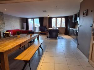 Posedenie v ubytovaní Les Balcons de l'Eterlou + 37 fotografií