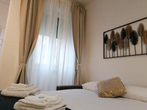 A bed or beds in a room at Vatican Walls Apartment