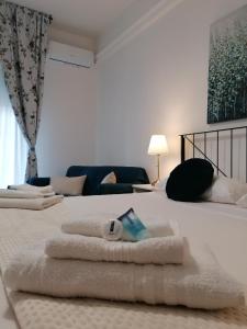A bed or beds in a room at Vatican Walls Apartment