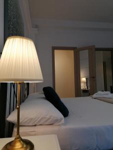 A bed or beds in a room at Vatican Walls Apartment