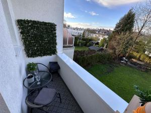 a balcony with a table and a view of a yard at Dream Living 1 im Essener Süden in Essen