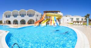 Bazén v ubytování Hotel Meninx Djerba nebo v jeho okolí